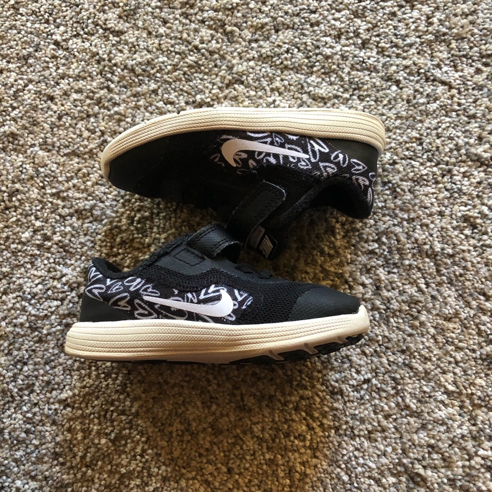 GUC toddler size 8 Nike's